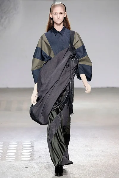 Look 3